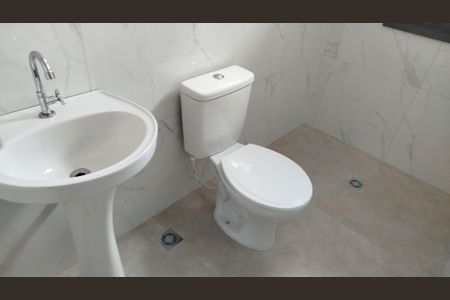 Casa à venda com 294m², 4 quartos e 4 vagas Casa à venda com 294m², 4 quartos e 4 vagasCasa 3: Banheiro