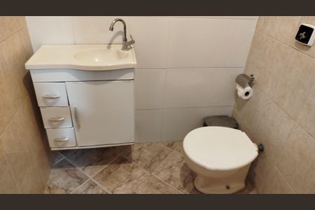 Casa à venda com 294m², 4 quartos e 4 vagas Casa à venda com 294m², 4 quartos e 4 vagasCasa 2: Banheiro