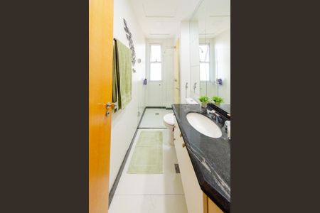 Apartamento à venda com 127m², 3 quartos e 2 vagas Apartamento à venda com 127m², 3 quartos e 2 vagasBanheiro social