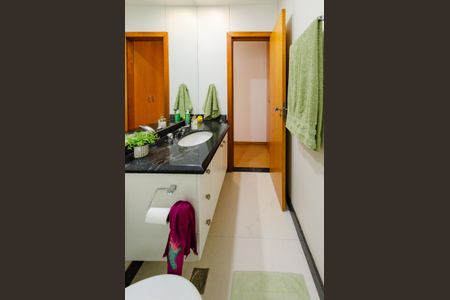 Apartamento à venda com 127m², 3 quartos e 2 vagas Apartamento à venda com 127m², 3 quartos e 2 vagasBanheiro social
