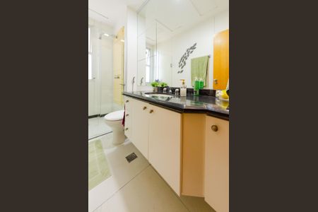 Apartamento à venda com 127m², 3 quartos e 2 vagas Apartamento à venda com 127m², 3 quartos e 2 vagasBanheiro social