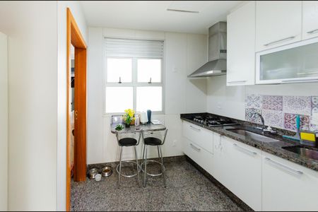 Apartamento à venda com 127m², 3 quartos e 2 vagas Apartamento à venda com 127m², 3 quartos e 2 vagasCozinha