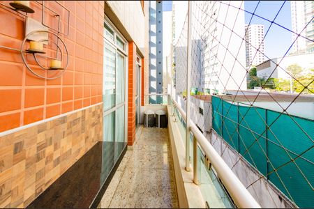 Apartamento à venda com 127m², 3 quartos e 2 vagas Apartamento à venda com 127m², 3 quartos e 2 vagasVaranda