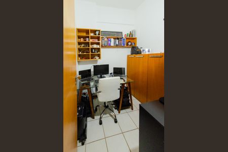 Apartamento à venda com 127m², 3 quartos e 2 vagas Apartamento à venda com 127m², 3 quartos e 2 vagasQuarto de serviço