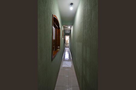Casa à venda com 193m², 7 quartos e 2 vagas Casa à venda com 193m², 7 quartos e 2 vagasCorredor lateral