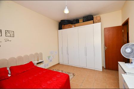 Casa à venda com 193m², 7 quartos e 2 vagas Casa à venda com 193m², 7 quartos e 2 vagasCasa 2 - Quarto