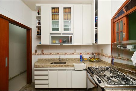 Casa à venda com 193m², 7 quartos e 2 vagas Casa à venda com 193m², 7 quartos e 2 vagasCozinha