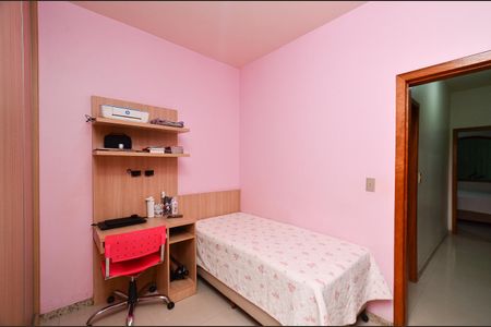 Casa à venda com 193m², 7 quartos e 2 vagas Casa à venda com 193m², 7 quartos e 2 vagasQuarto 2