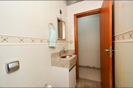 Casa à venda com 193m², 7 quartos e 2 vagas Casa à venda com 193m², 7 quartos e 2 vagasBanheiro Social
