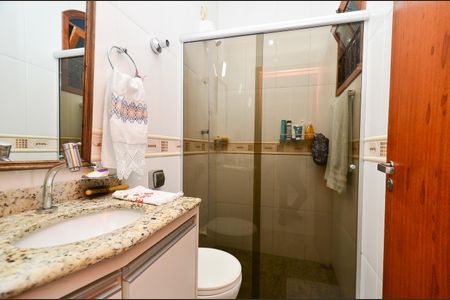 Casa à venda com 193m², 7 quartos e 2 vagas Casa à venda com 193m², 7 quartos e 2 vagasBanheiro Suíte
