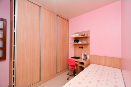 Casa à venda com 193m², 7 quartos e 2 vagas Casa à venda com 193m², 7 quartos e 2 vagasQuarto 2