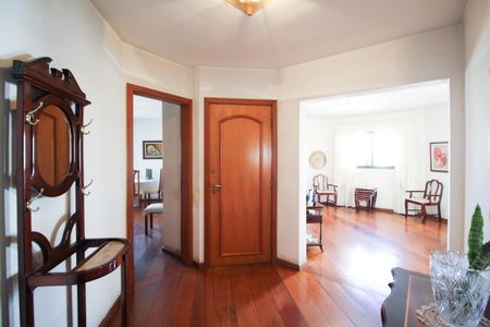 Apartamento para alugar com 200m², 4 quartos e 3 vagasCorredor