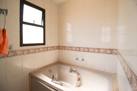 Apartamento para alugar com 200m², 4 quartos e 3 vagasBanheiro da Suíte 1 