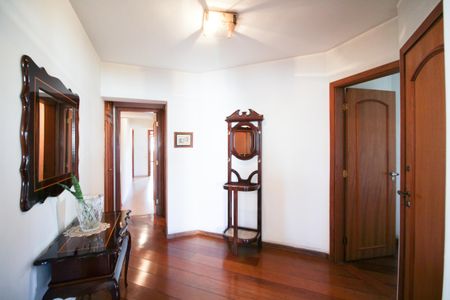 Apartamento para alugar com 200m², 4 quartos e 3 vagasCorredor