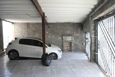 Casa à venda com 330m², 3 quartos e 2 vagas Casa à venda com 330m², 3 quartos e 2 vagasFachada