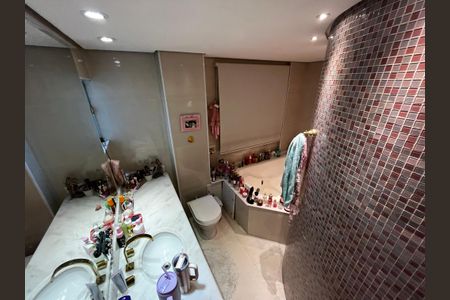 Apartamento à venda com 178m², 3 quartos e 3 vagasBanheiro da Suíte 1e
