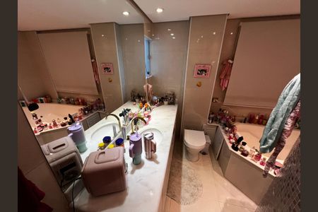 Apartamento à venda com 178m², 3 quartos e 3 vagasBanheiro da Suíte 1