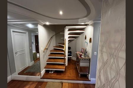 Apartamento à venda com 178m², 3 quartos e 3 vagasEscada