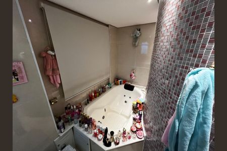 Apartamento à venda com 178m², 3 quartos e 3 vagasBanheiro da Suíte 1