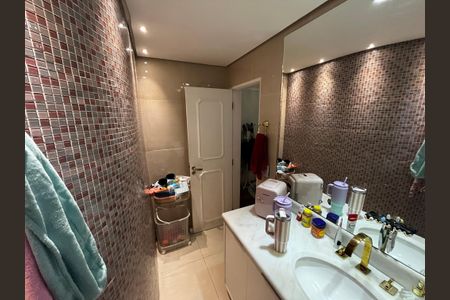 Apartamento à venda com 178m², 3 quartos e 3 vagasBanheiro da Suíte 1