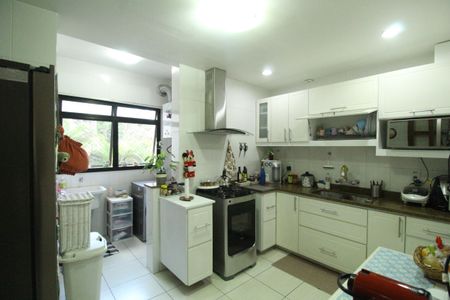 Apartamento à venda com 107m², 4 quartos e 2 vagasCozinha