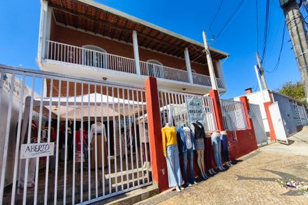 Casa à venda com 277m², 3 quartos e 3 vagas Casa à venda com 277m², 3 quartos e 3 vagasFachada