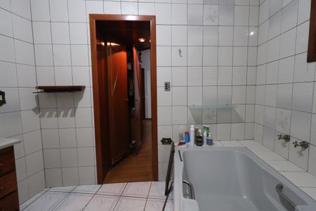 Casa à venda com 400m², 5 quartos e 3 vagasBanheiro da Suíte 1