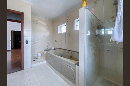 Casa à venda com 428m², 4 quartos e 5 vagas Casa à venda com 428m², 4 quartos e 5 vagasBanheiro Quarto Suíte 1