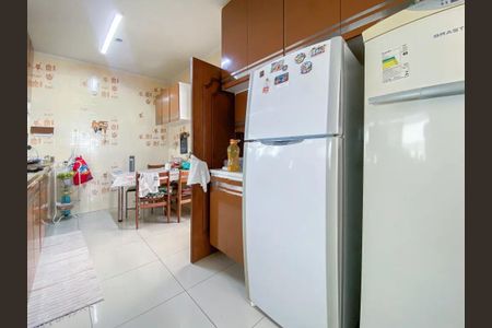 Casa à venda com 428m², 4 quartos e 5 vagas Casa à venda com 428m², 4 quartos e 5 vagasCozinha