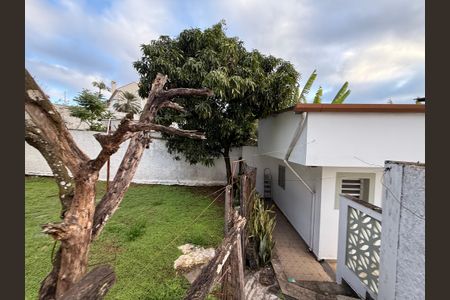 Casa à venda com 428m², 4 quartos e 5 vagas Casa à venda com 428m², 4 quartos e 5 vagasÁrea Externa