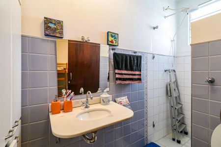 Casa à venda com 300m², 3 quartos e 3 vagas Casa à venda com 300m², 3 quartos e 3 vagasBanheiro da Suíte 1