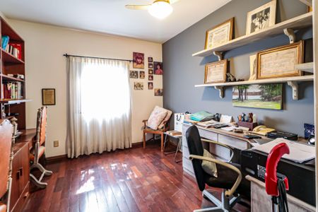 Casa à venda com 300m², 3 quartos e 3 vagas Casa à venda com 300m², 3 quartos e 3 vagasSuíte 2