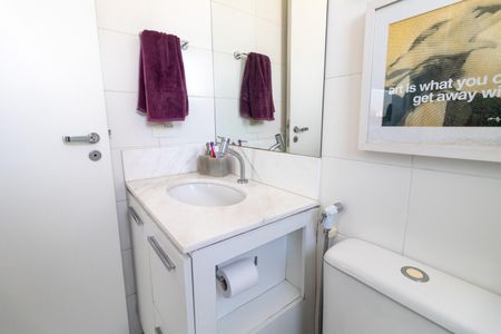 Apartamento à venda com 53m², 2 quartos e 2 vagas Apartamento à venda com 53m², 2 quartos e 2 vagasBanheiro da Suíte