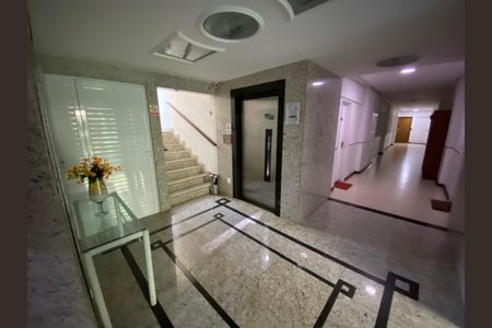 Apartamento à venda com 42m², 2 quartos e 1 vaga Apartamento à venda com 42m², 2 quartos e 1 vagaHall