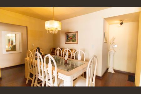 Apartamento à venda com 304m², 4 quartos e 2 vagas Apartamento à venda com 304m², 4 quartos e 2 vagasSala