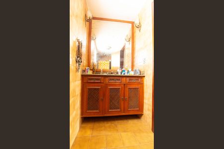 Apartamento à venda com 304m², 4 quartos e 2 vagas Apartamento à venda com 304m², 4 quartos e 2 vagasBanheiro da Suíte 1