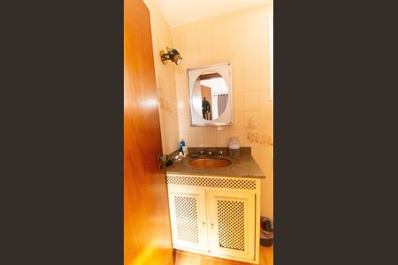 Apartamento à venda com 304m², 4 quartos e 2 vagas Apartamento à venda com 304m², 4 quartos e 2 vagasBanheiro Social 1