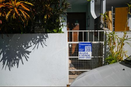Casa à venda com 80m², 2 quartos e sem vaga Casa à venda com 80m², 2 quartos e sem vagaFachada