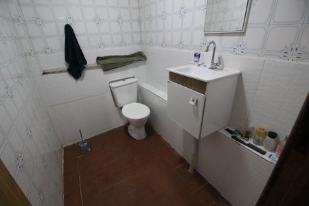 Casa de condomínio para alugar com 250m², 3 quartos e 5 vagasBanheiro de Serviço 1