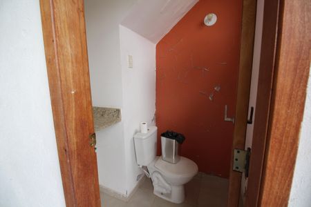 Casa de condomínio para alugar com 250m², 3 quartos e 5 vagasBanheiro de Serviço 2