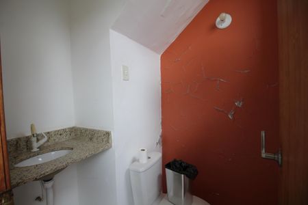 Casa de condomínio para alugar com 250m², 3 quartos e 5 vagasBanheiro de Serviço 2