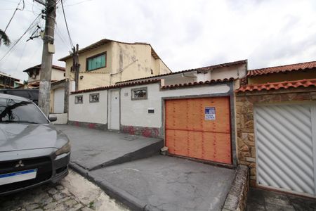 Casa de condomínio para alugar com 250m², 3 quartos e 5 vagasFachada com Placa