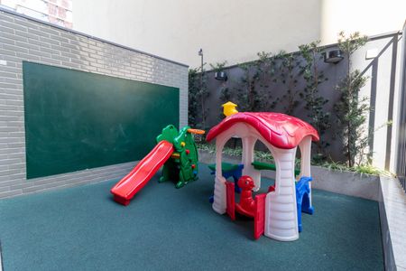 Apartamento à venda com 75m², 3 quartos e 2 vagas Apartamento à venda com 75m², 3 quartos e 2 vagasÁrea comum - Playground