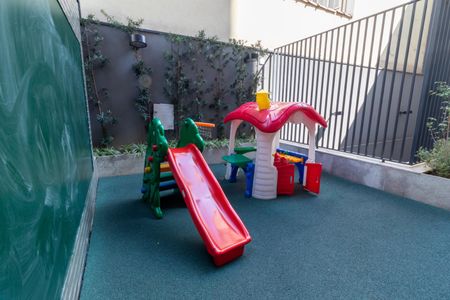 Apartamento à venda com 75m², 3 quartos e 2 vagas Apartamento à venda com 75m², 3 quartos e 2 vagasÁrea comum - Playground