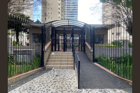 Apartamento à venda com 96m², 3 quartos e 1 vaga Apartamento à venda com 96m², 3 quartos e 1 vagaFachada