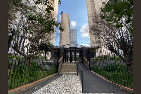 Apartamento à venda com 96m², 3 quartos e 1 vaga Apartamento à venda com 96m², 3 quartos e 1 vagaFachada