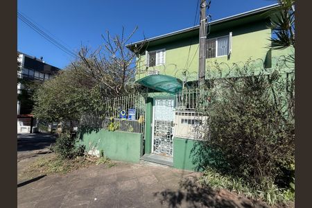 Casa à venda com 200m², 4 quartos e 1 vaga Casa à venda com 200m², 4 quartos e 1 vagaFachada