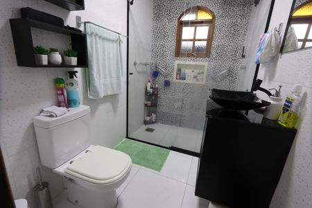 Casa à venda com 130m², 3 quartos e 2 vagasBanheiro
