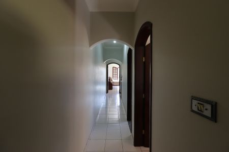 Casa à venda com 240m², 3 quartos e 4 vagasCorredor piso superior