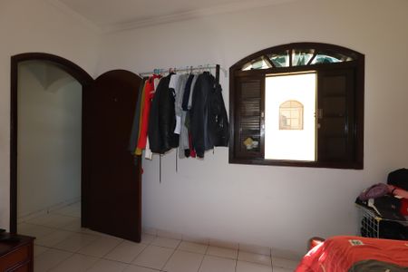 Casa à venda com 240m², 3 quartos e 4 vagasQuarto 2